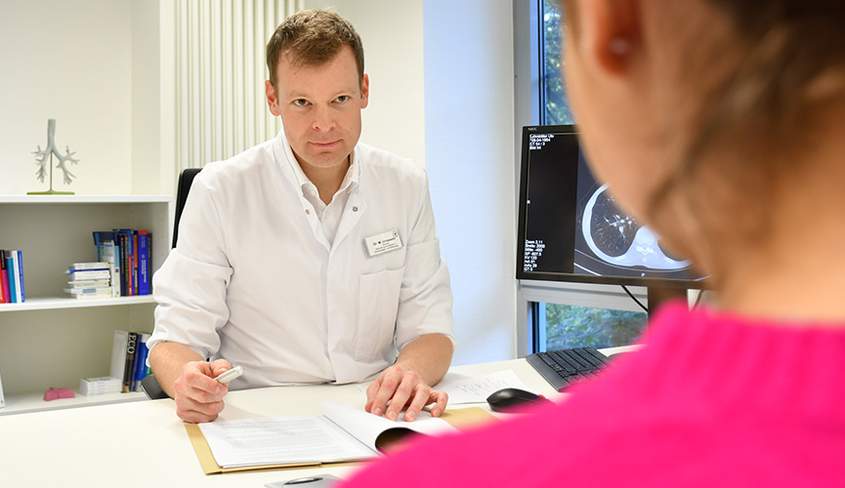 Eine kompetente Beratung ist bei Schlaferkrankungen wichtig.